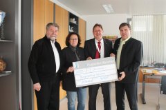 Spende vom Flughafen München an Bürgerstiftung Karlsfeld 2016 Spende vom Flughafen München an Bürgerstiftung Karlsfeld 2016