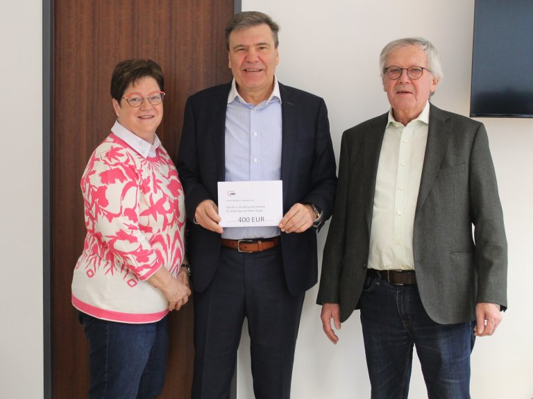 AWO spendet für bedürftige Karlsfelder