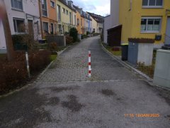Absperrpfosten an sogenannten Wohnwegen in Karlsfeld Absperrpfosten an sogenannten Wohnwegen in Karlsfeld
